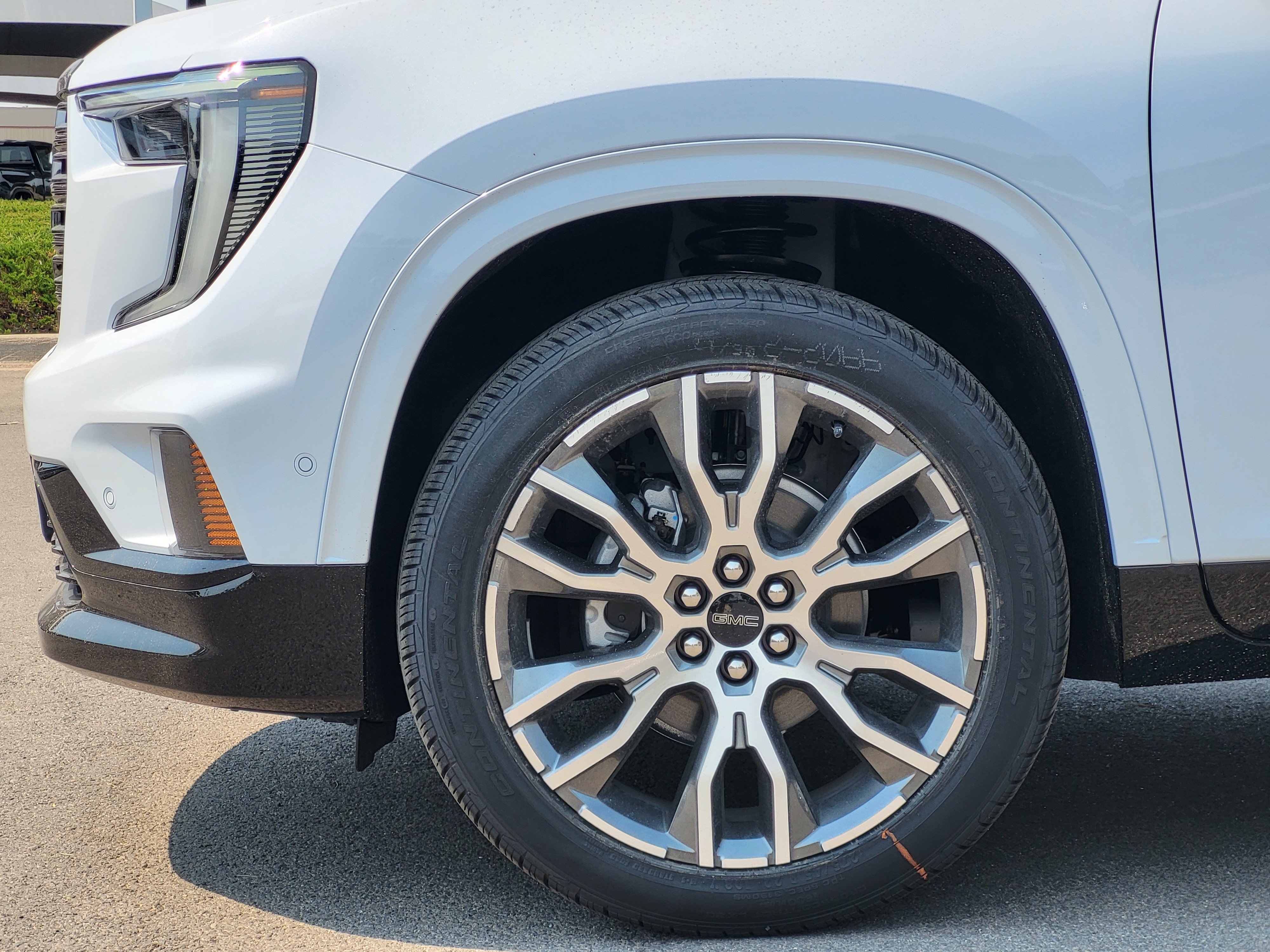 2026 GMC Acadia Denali Ultimate - Photo 9