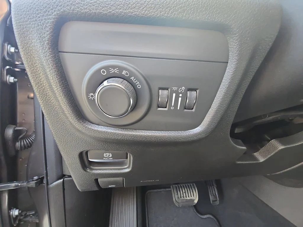 New 2026 Gray Jeep Altitude image 25