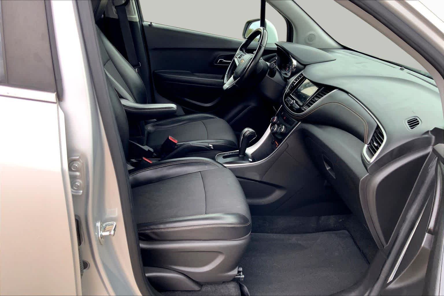 Used 2019 Silver Ice Metallic Chevrolet LT image 8