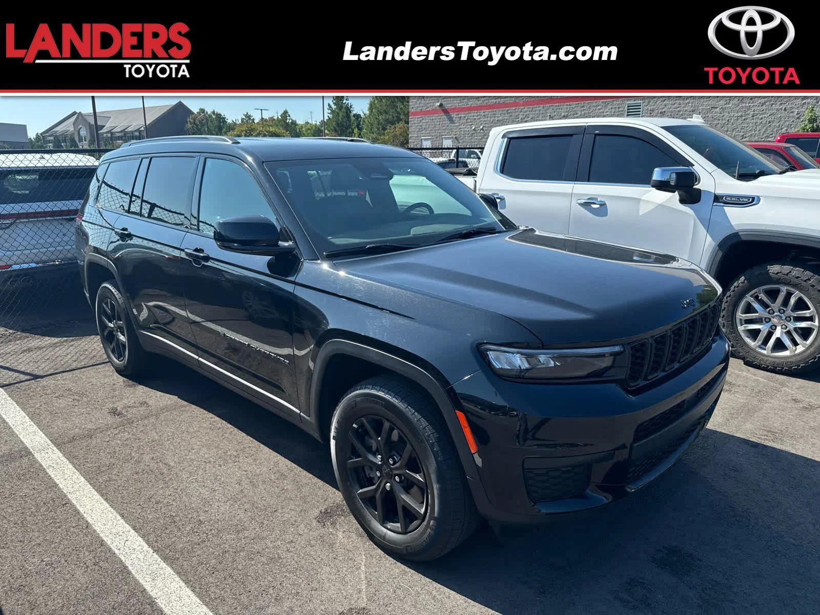 Used 2025 Diamond Black Crystal Pearlcoat Jeep Altitude image 1