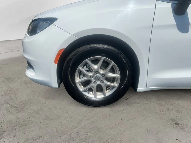 Used 2023 White Chrysler LX image 14