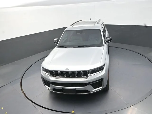 New 2026 Silver Zynith Exterior Paint Jeep Limited image 12
