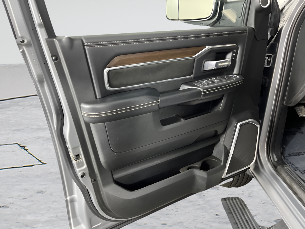 Used 2022 Silver Ram Laramie image 9