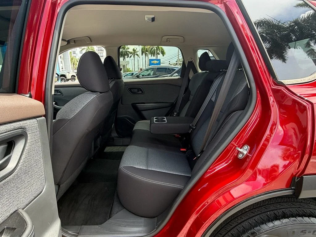 Used 2021 Red Nissan S image 11