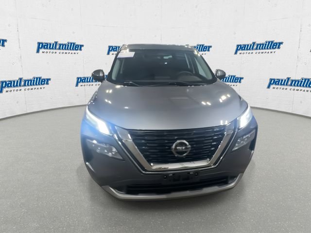 Certified Used 2021 Gun Metallic Nissan SV image 3