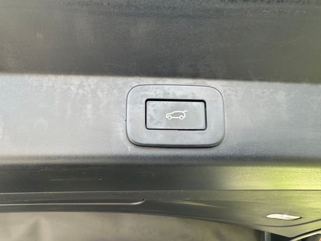 Used 2024 White Land Rover SE image 49