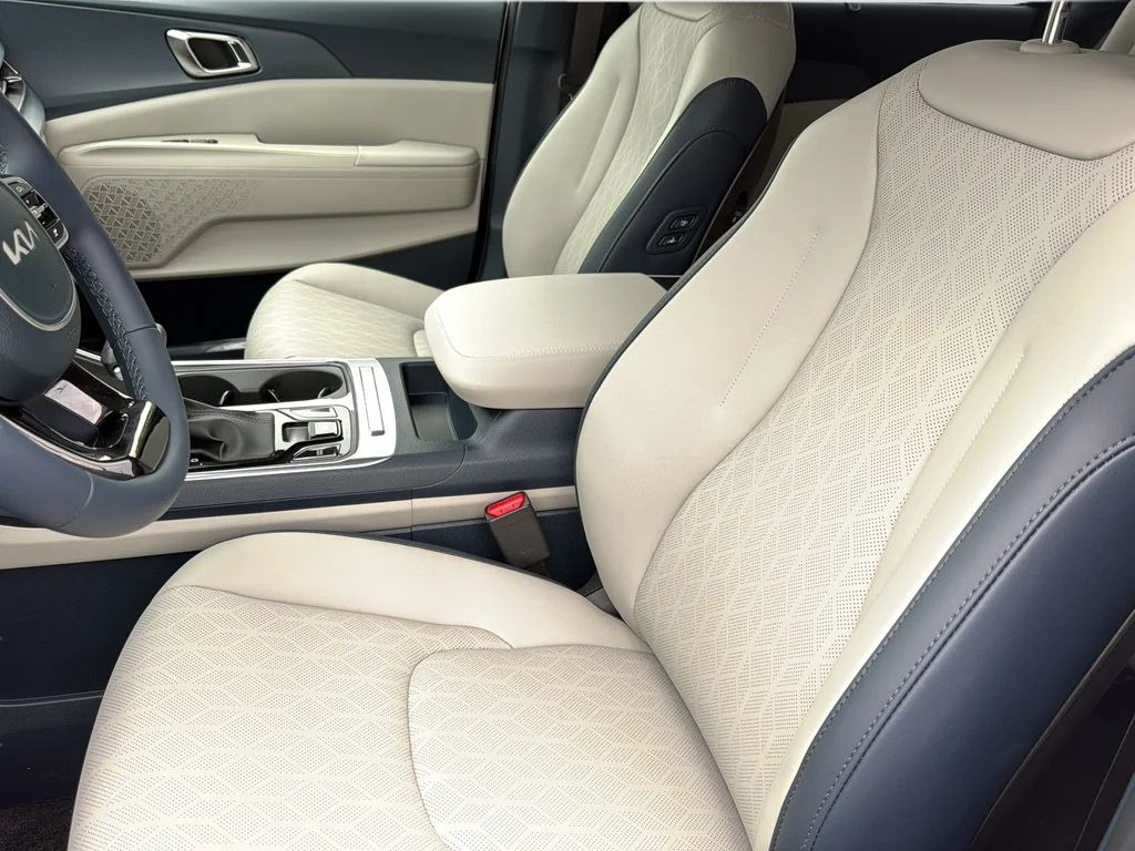 New 2026 Snow White Pearl Kia EX image 17