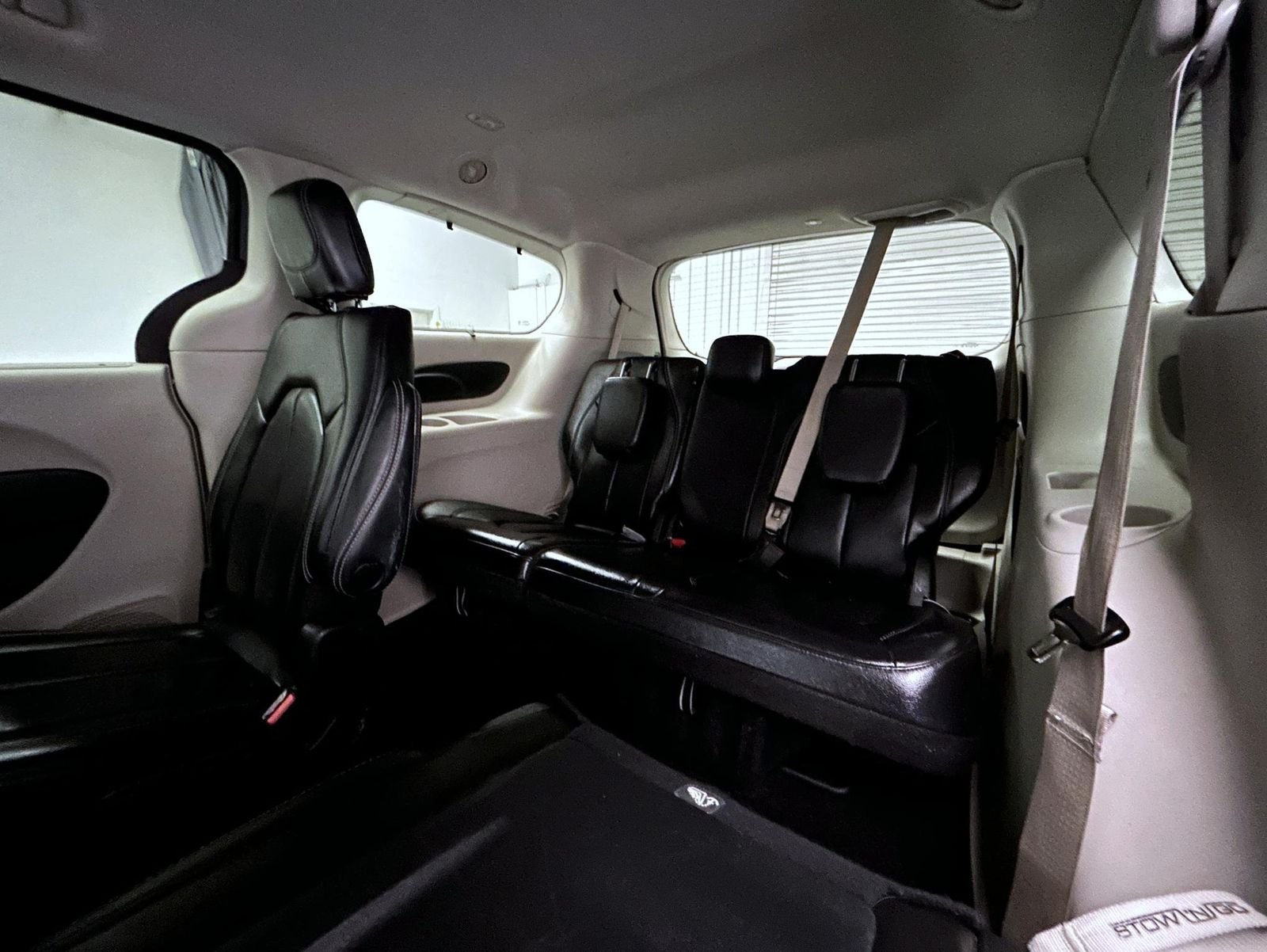 Used 2022 White Chrysler Touring L image 18