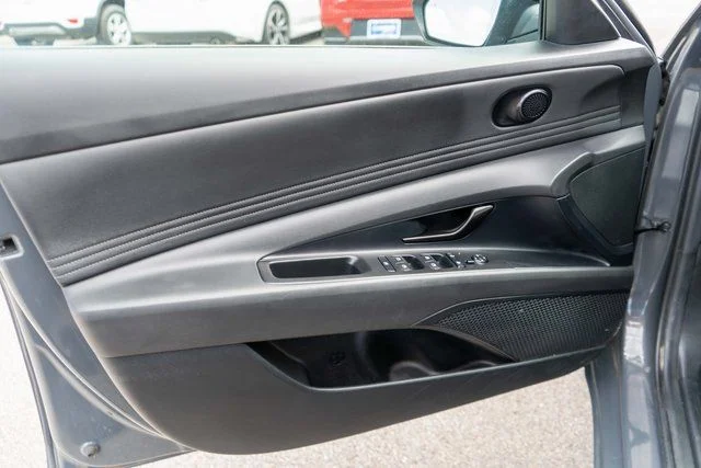 Used 2025 Gray Hyundai SEL Sport image 16