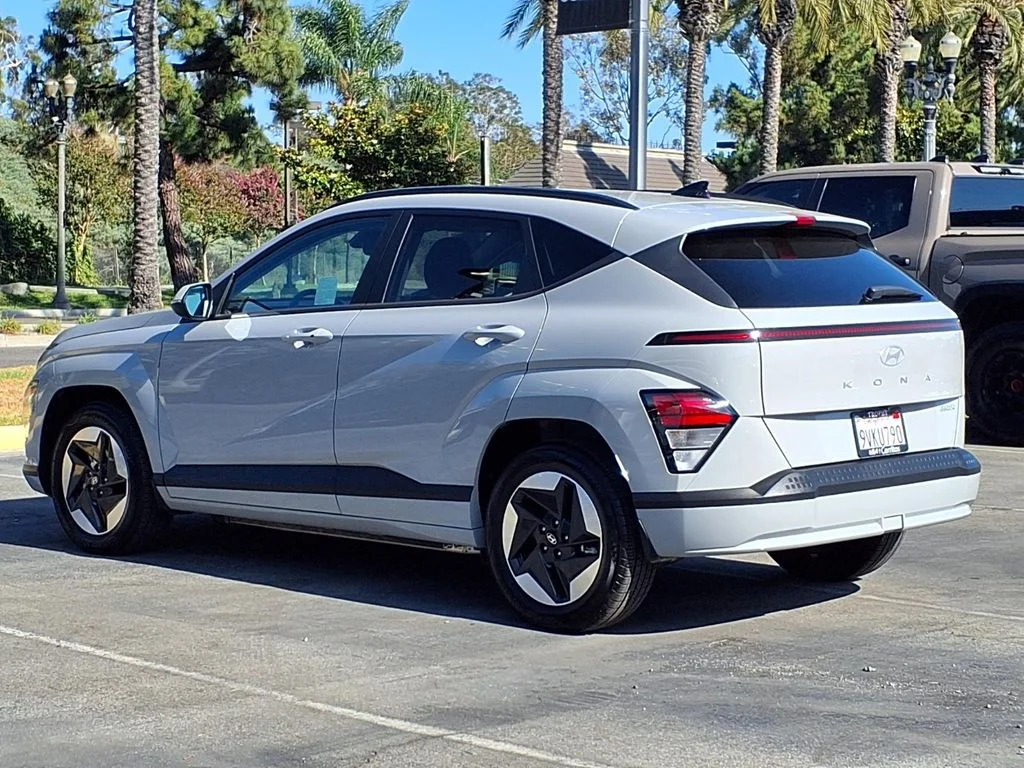 Used 2025 Gray Hyundai SEL image 3