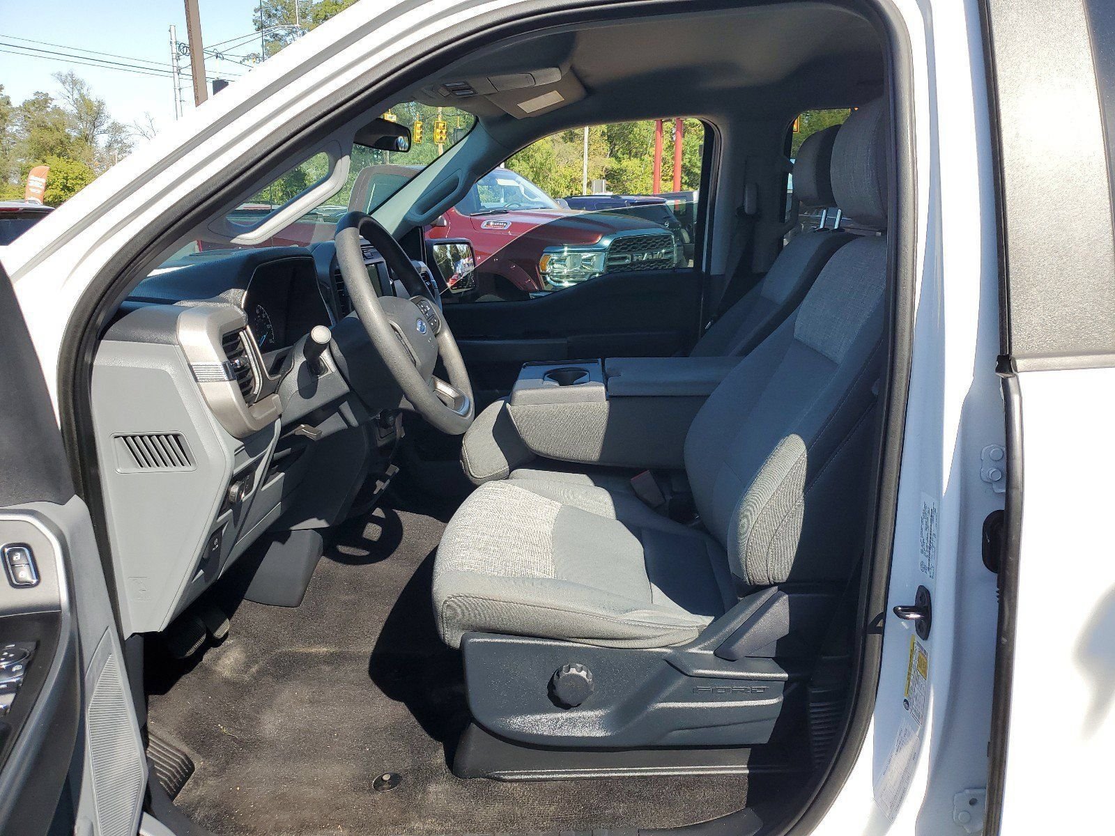 Used 2021 White Ford XLT image 9