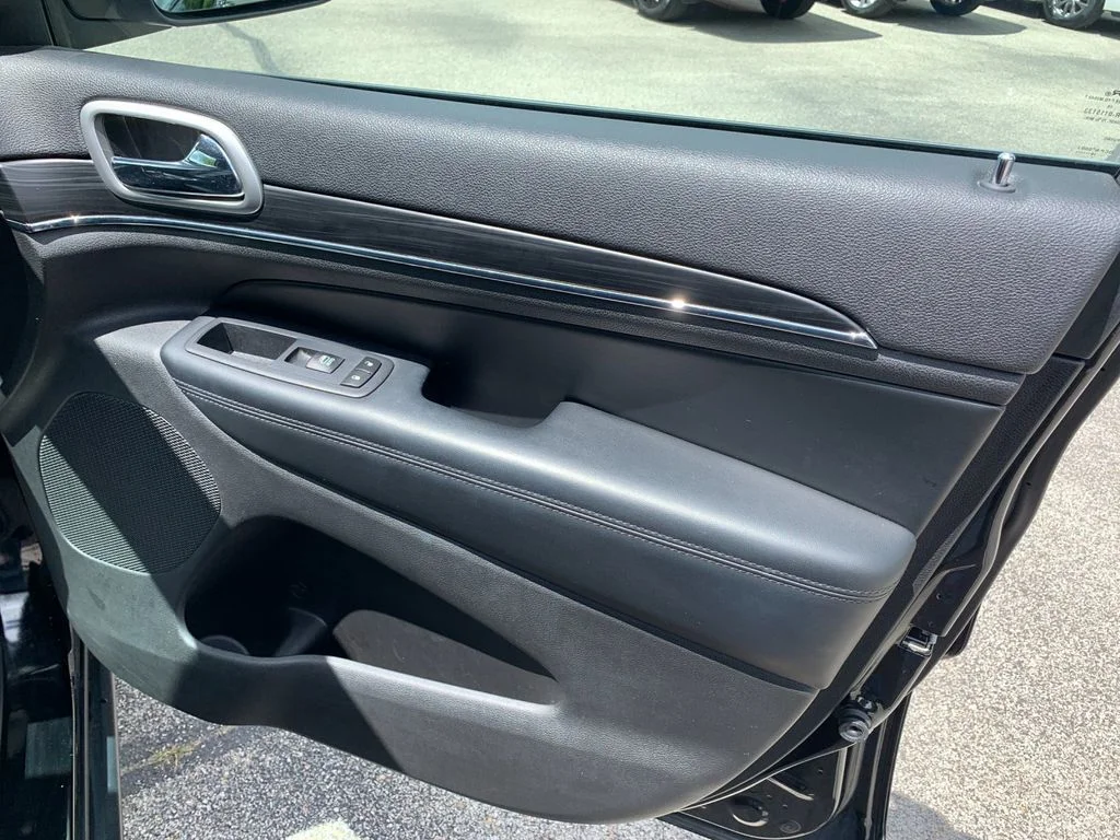 Used 2020 Black Jeep Limited image 19