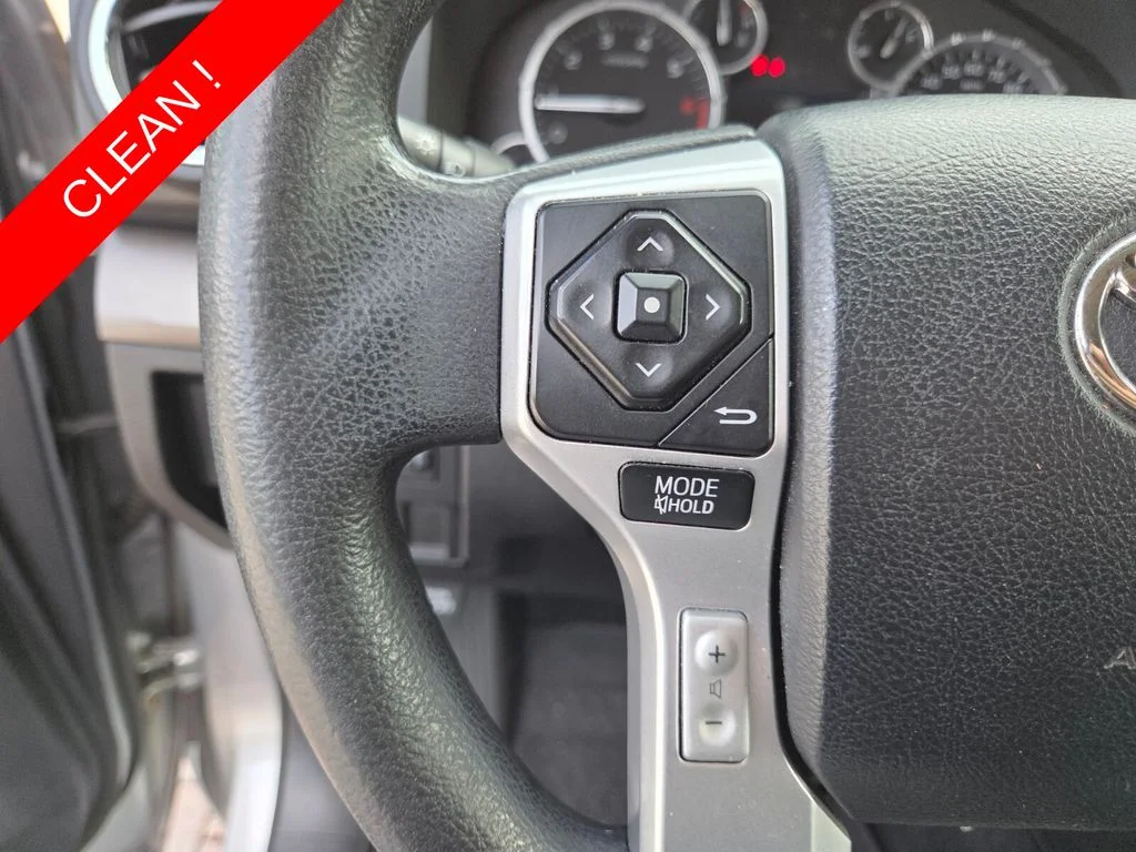 Used 2016 Silver Toyota SR5 image 29