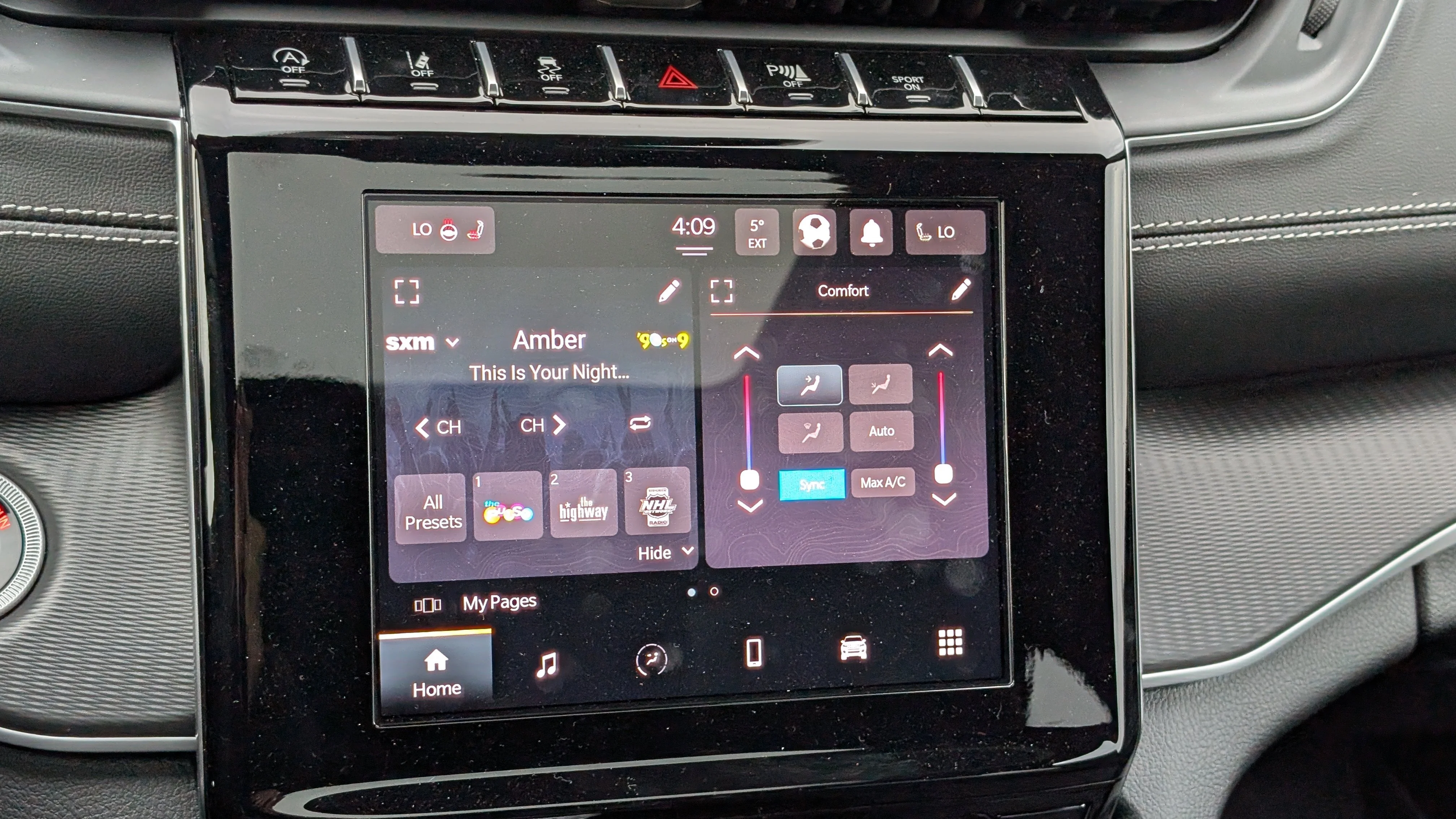 New 2025 Diamond Black Crystal Pearl Jeep Altitude image 28