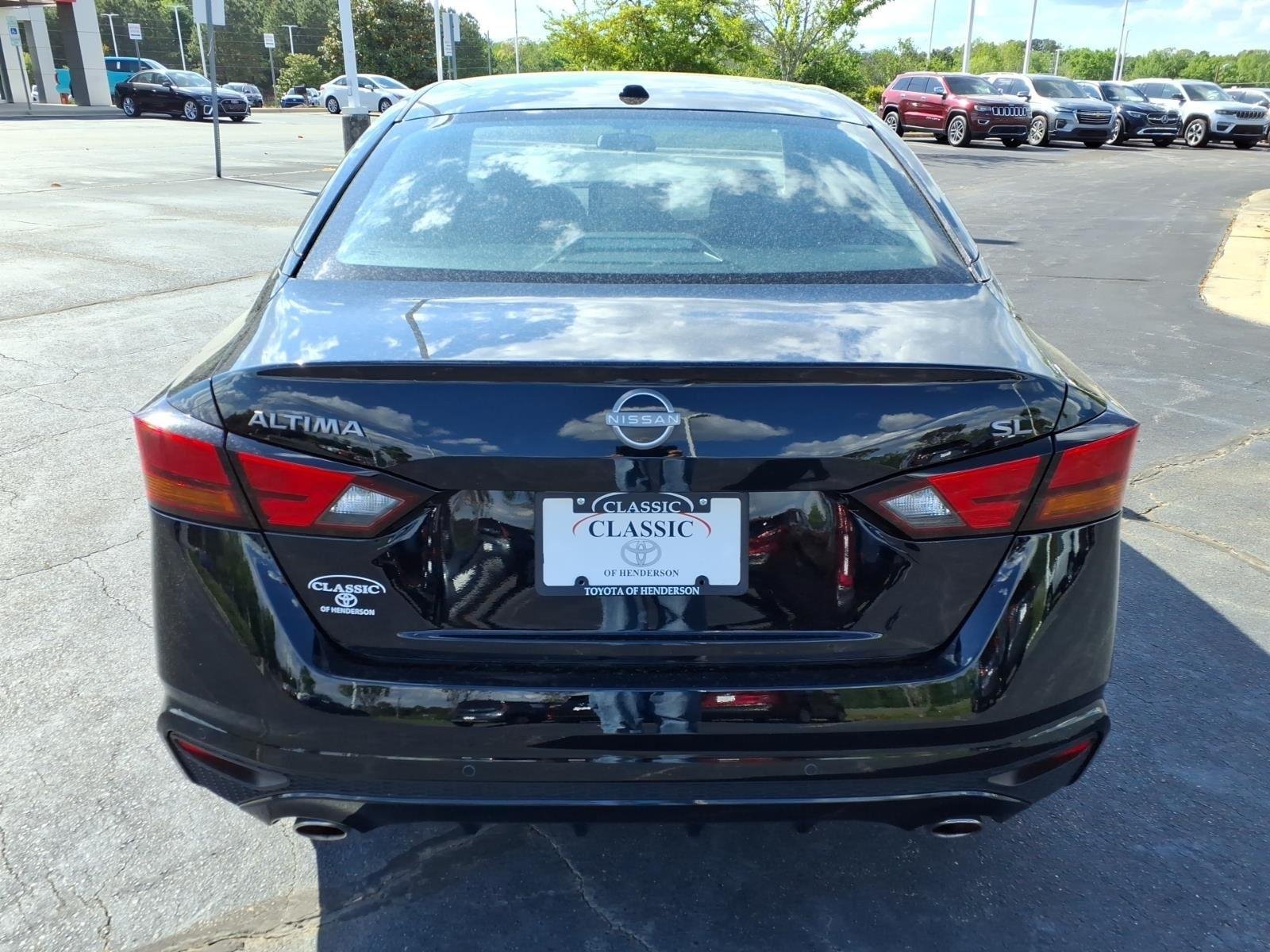 Used 2025 Super Black Nissan SL image 11