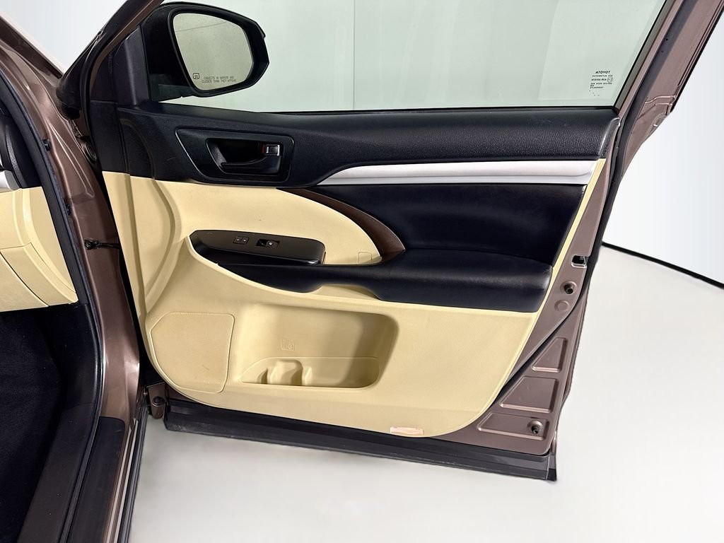 Used 2018 Walnut Toyota LE Plus image 25