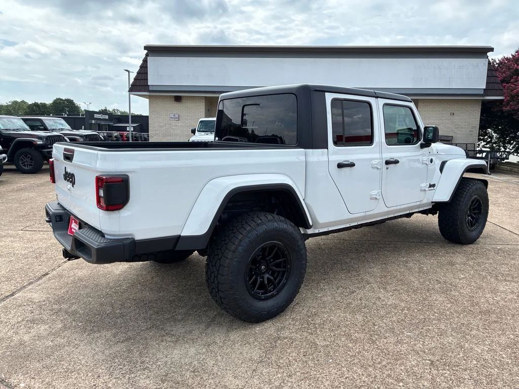 New 2026 Bright White Clear-Coat Exterior Paint Jeep Sport S image 5