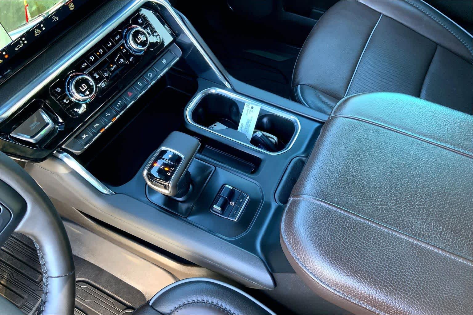 Used 2024 White Frost Tricoat GMC Denali image 15