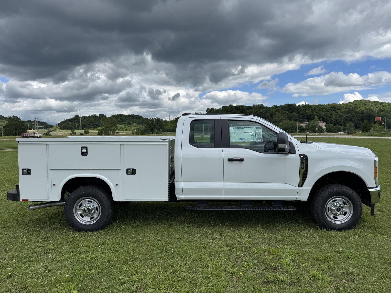 New 2026 Oxford White Ford F-250® XL image 27