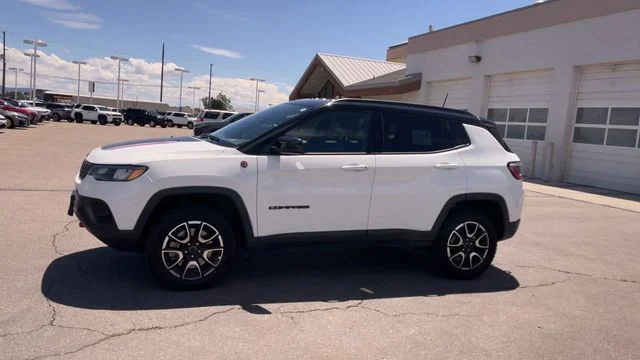 2025 Jeep Compass Trailhawk - Photo 6