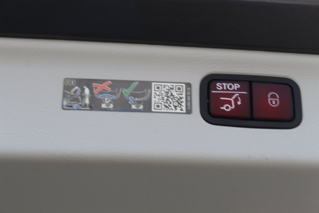 Used 2023  Mercedes-Benz 450 image 11