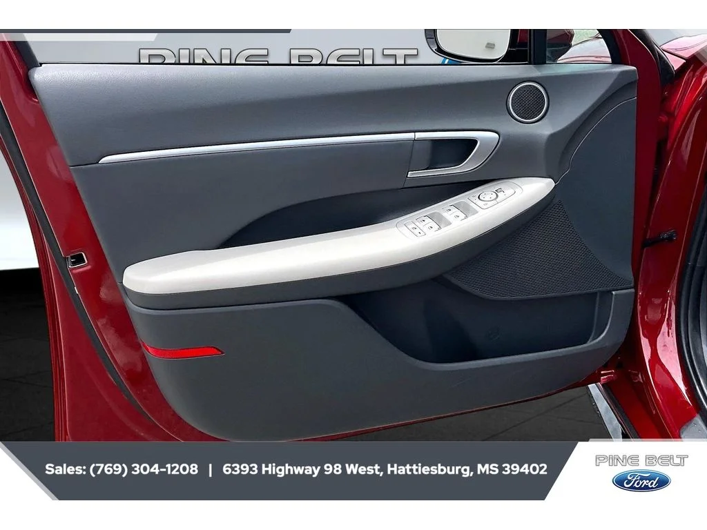 Used 2025 Ultimate red Hyundai SEL image 18