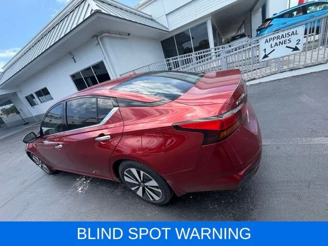 Used 2019 Red Nissan 2.5 SV image 4