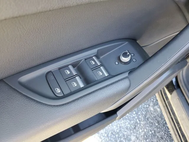 Used 2018 Black Audi Premium image 9