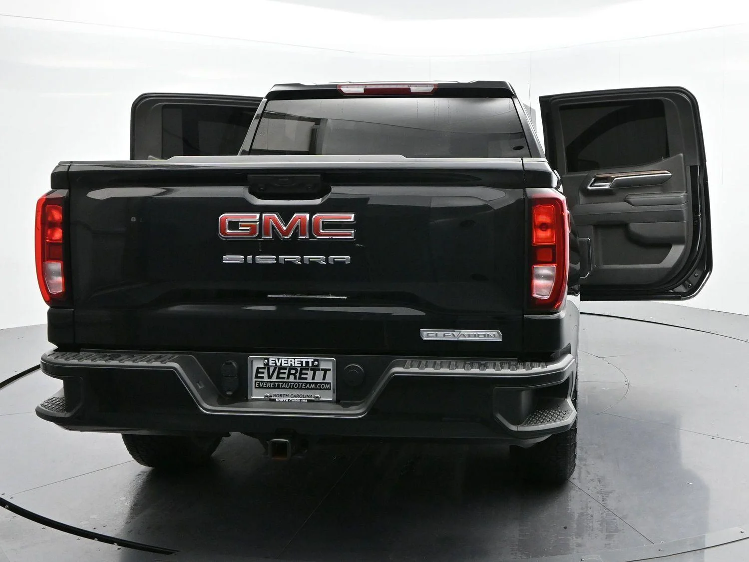 Used 2025 Onyx Black GMC Elevation image 40