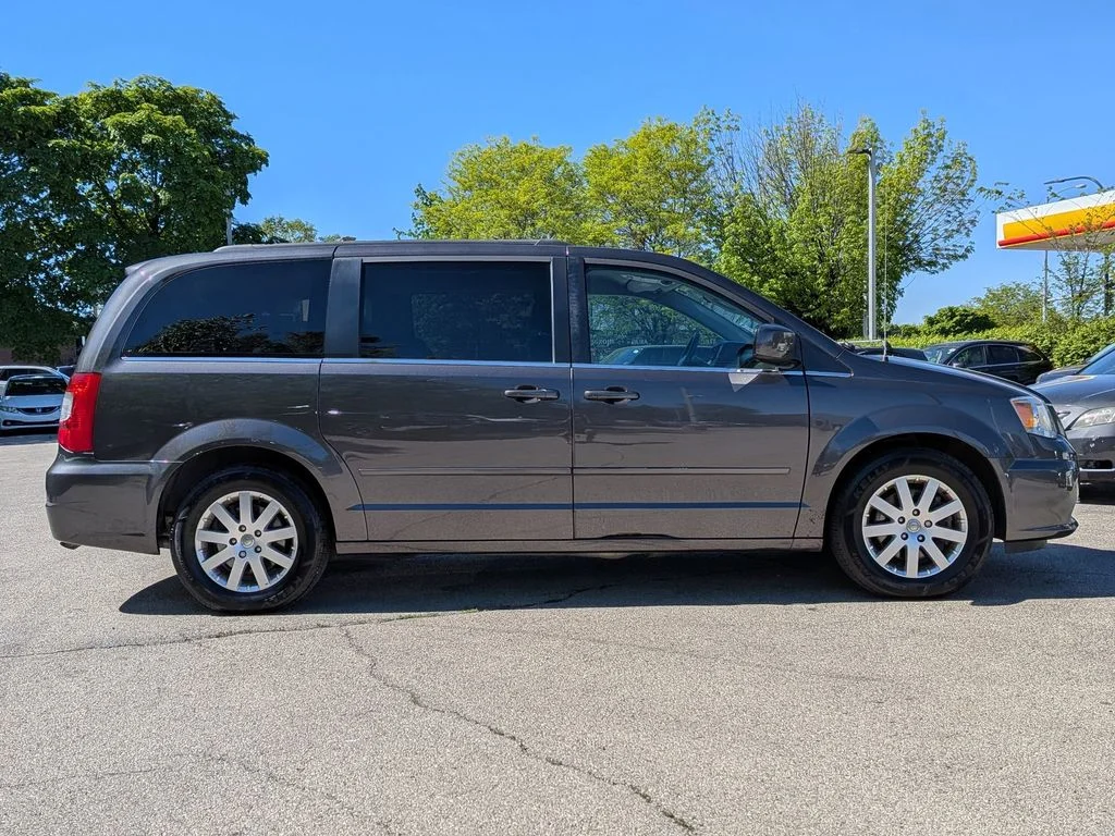 Used 2015 Gray Chrysler LX image 8