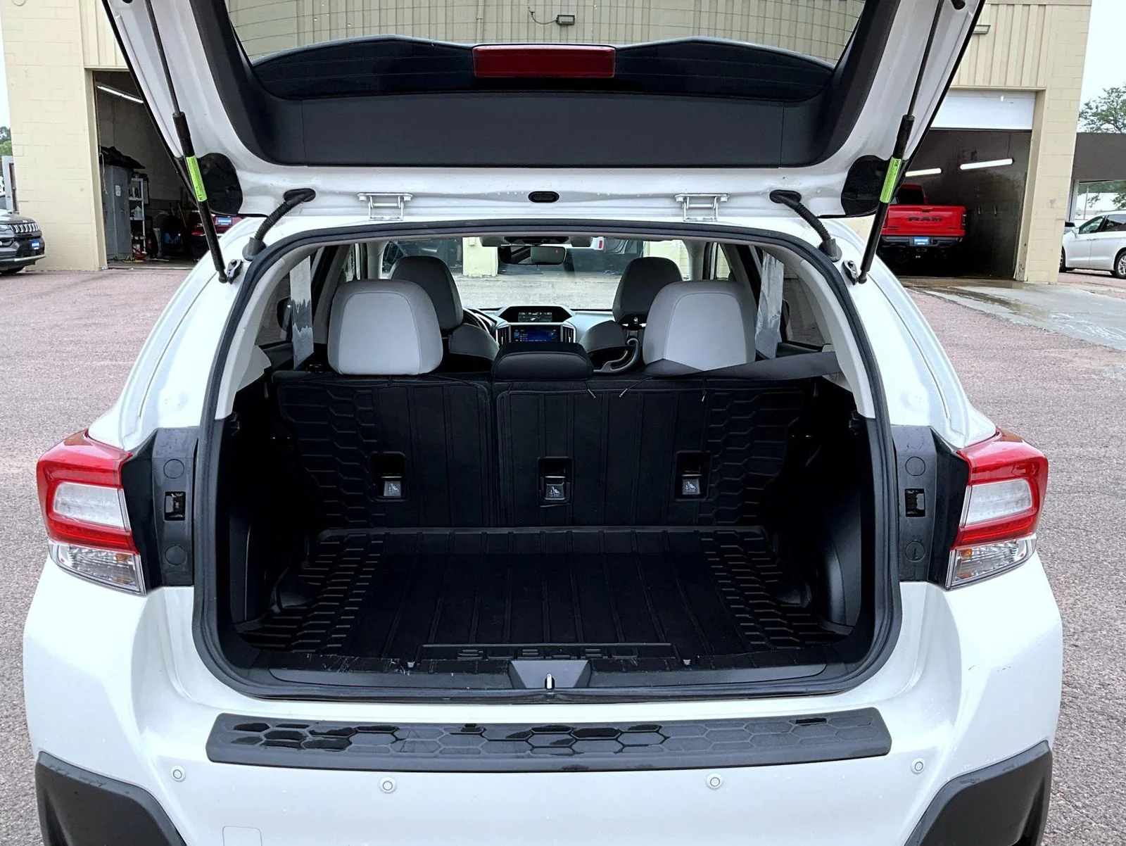 Used 2019 White Subaru 2.0i Limited image 9