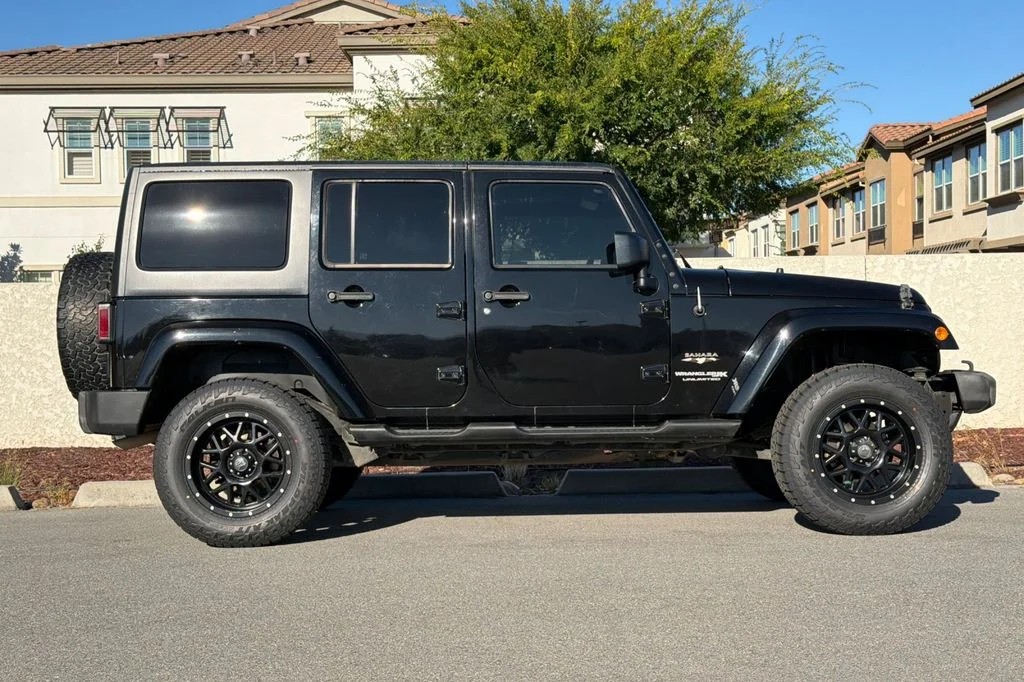 Used 2018 Black Clearcoat Jeep Unlimited Sahara image 3