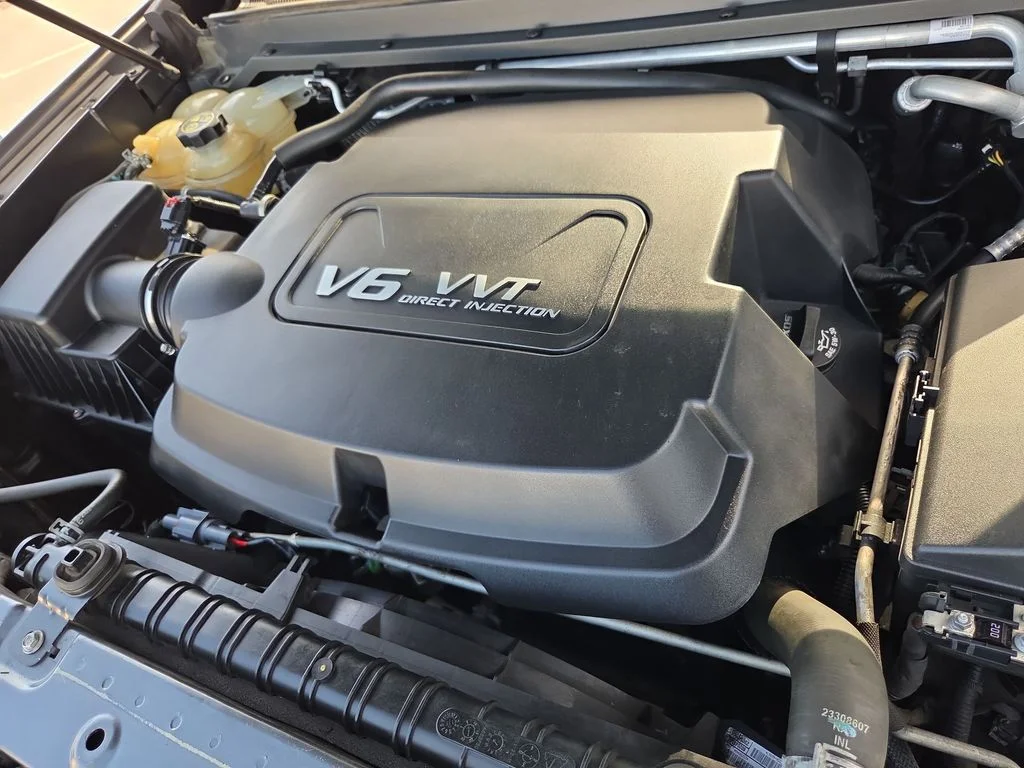 Used 2016 Gray Chevrolet Z71 image 30
