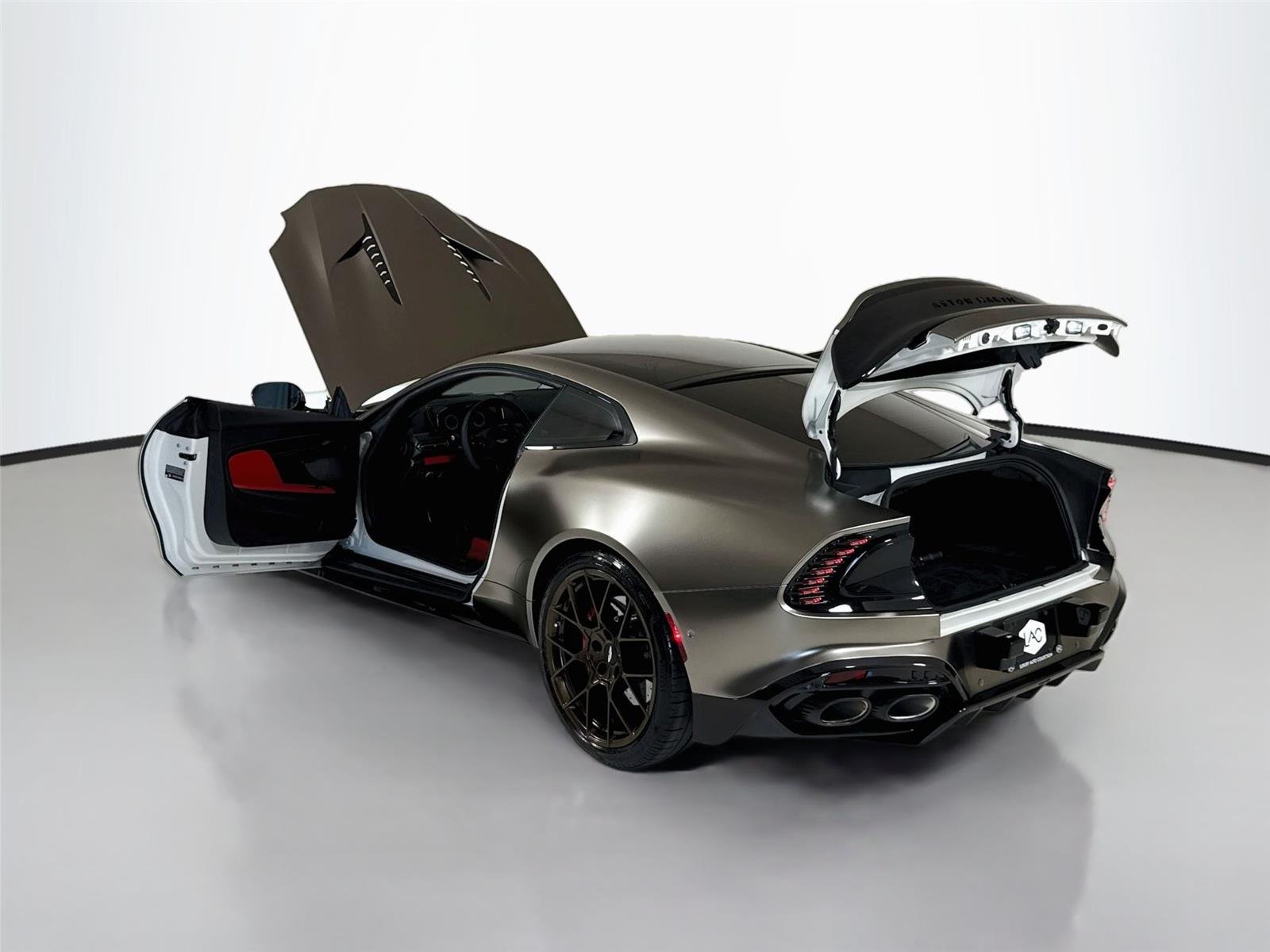 Used 2025  Aston Martin  image 44