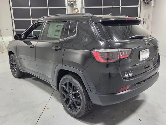 New 2026 Diamond Black Crystal Pearlcoat Jeep Latitude image 8