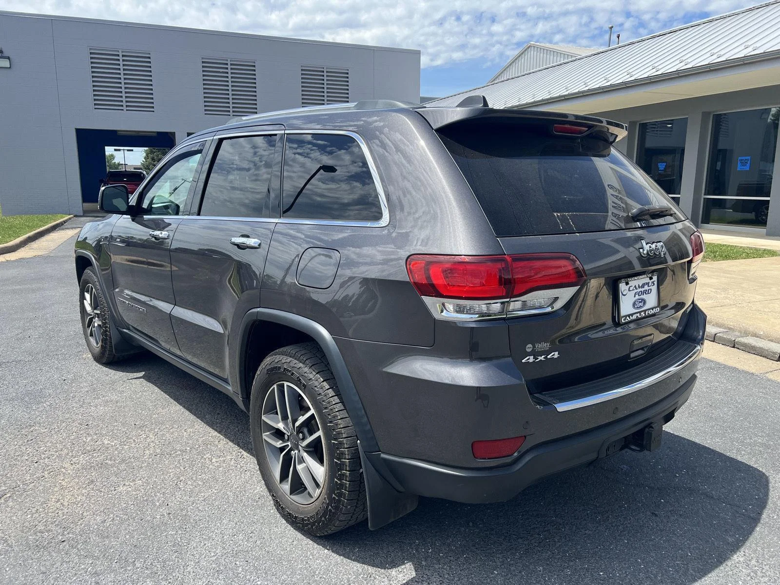 Used 2020 Granite Crystal Clearcoat Metallic Jeep Limited image 3