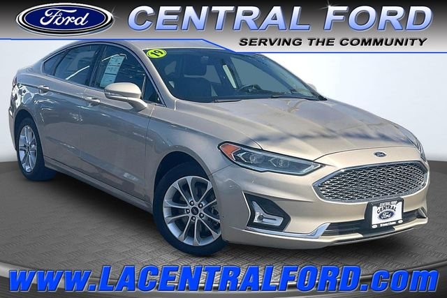 2019 Ford Fusion Plug-In Hybrid Titanium's photo