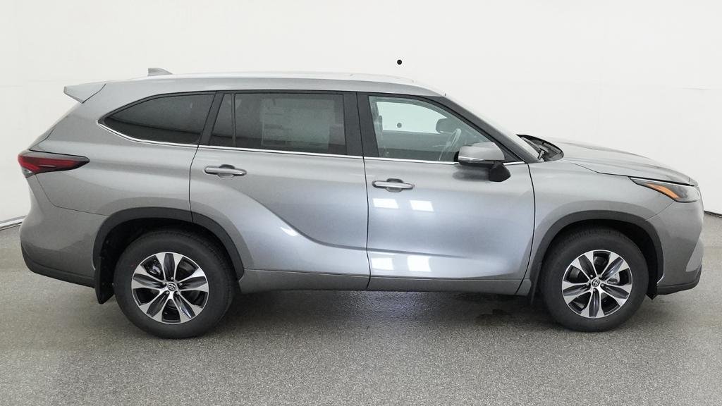 New 2026 Heavy Metal Toyota XLE image 23