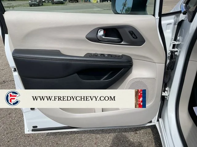 Used 2023 White Chrysler Touring L image 10