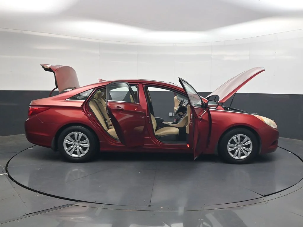 Used 2011 Red Hyundai GLS image 48