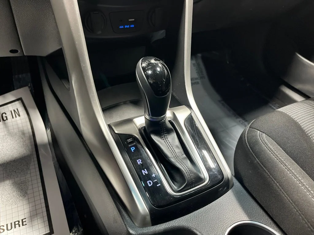 Used 2016 Silver Hyundai Base image 22