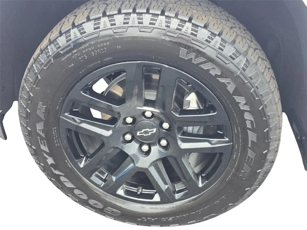 Used 2026 Summit White Chevrolet RST image 12