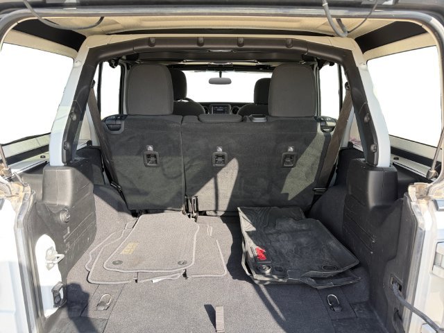 Used 2019 White Jeep Unlimited Sport Altitude image 18