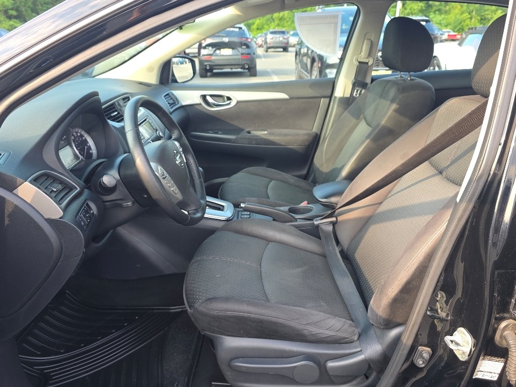 Used 2015 Super Black Nissan SR image 31