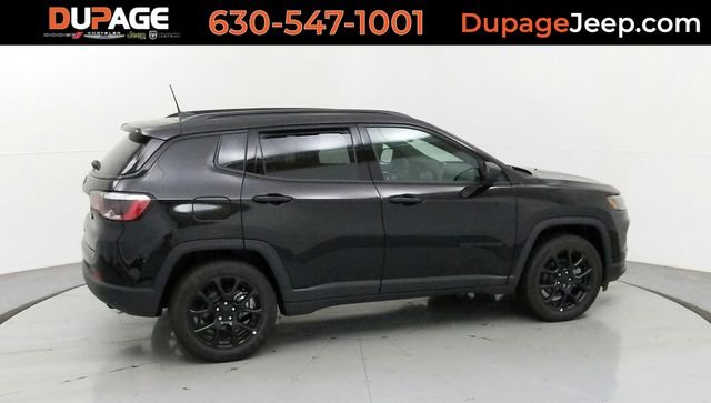 Used 2022 Black Jeep Latitude image 7