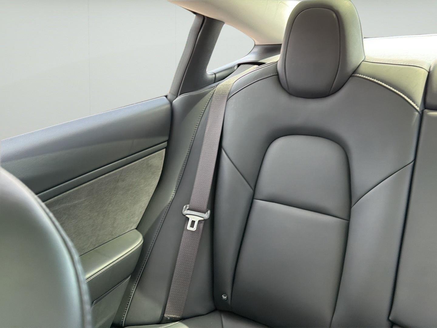 Used 2018  Tesla Long Range Battery image 14