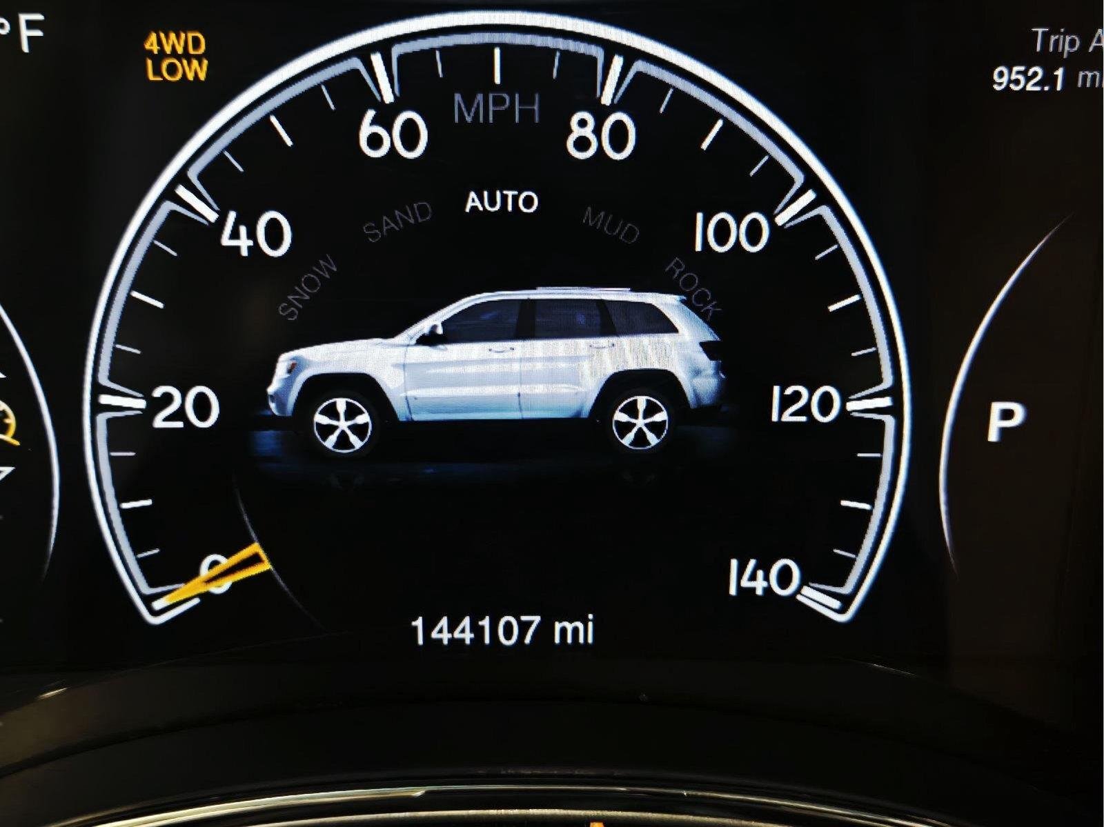 Used 2015 Bright White Clearcoat Jeep Limited image 28