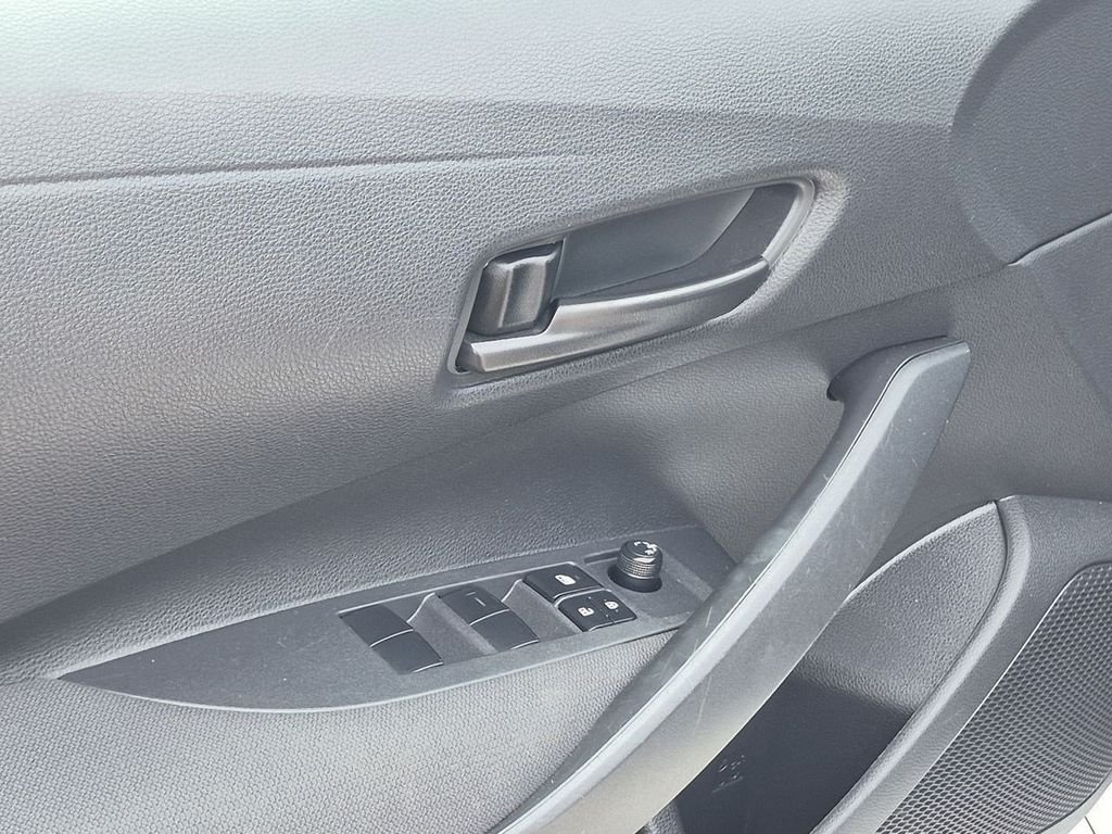 Used 2024 Ice Toyota LE image 10
