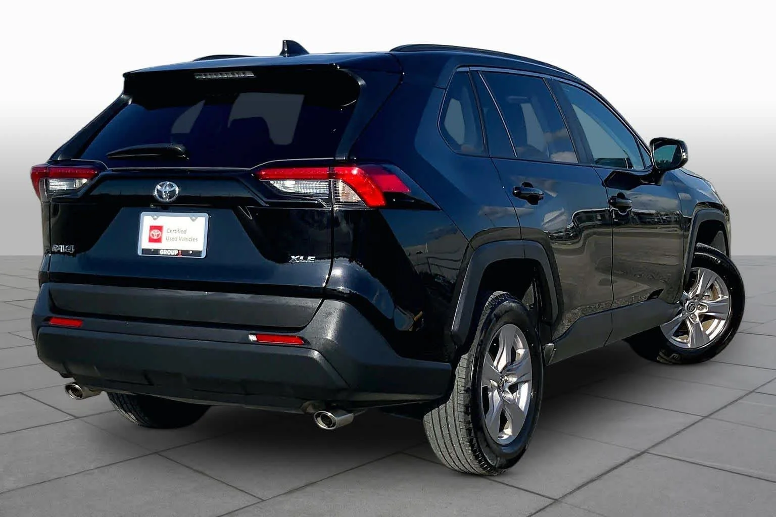 Used 2025 Midnight Black Metallic Toyota XLE image 13