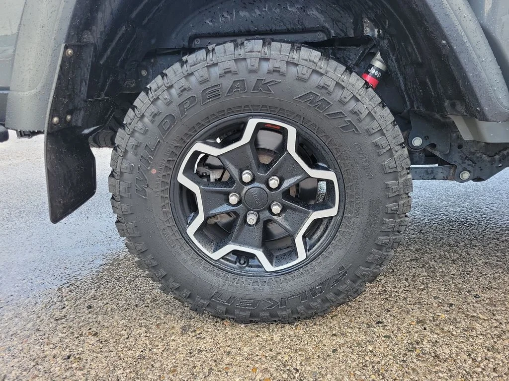 Used 2022 Gray Jeep Rubicon image 5